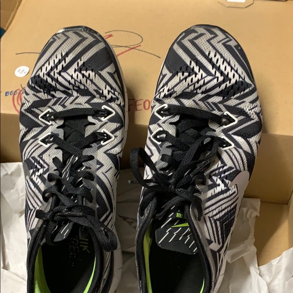 Nike Free 6 1/2 cool printed sneakers